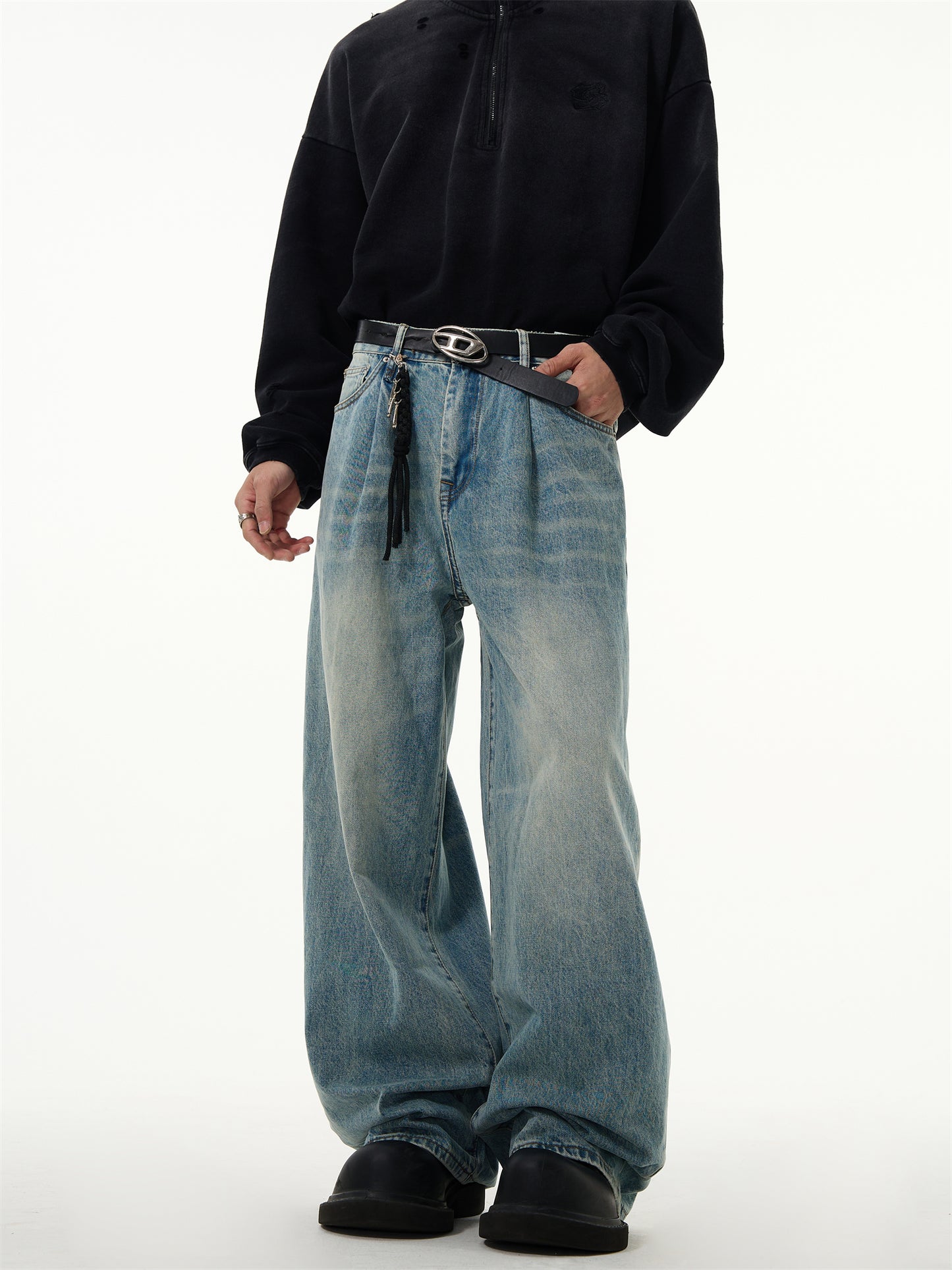 Solid color classic jeans