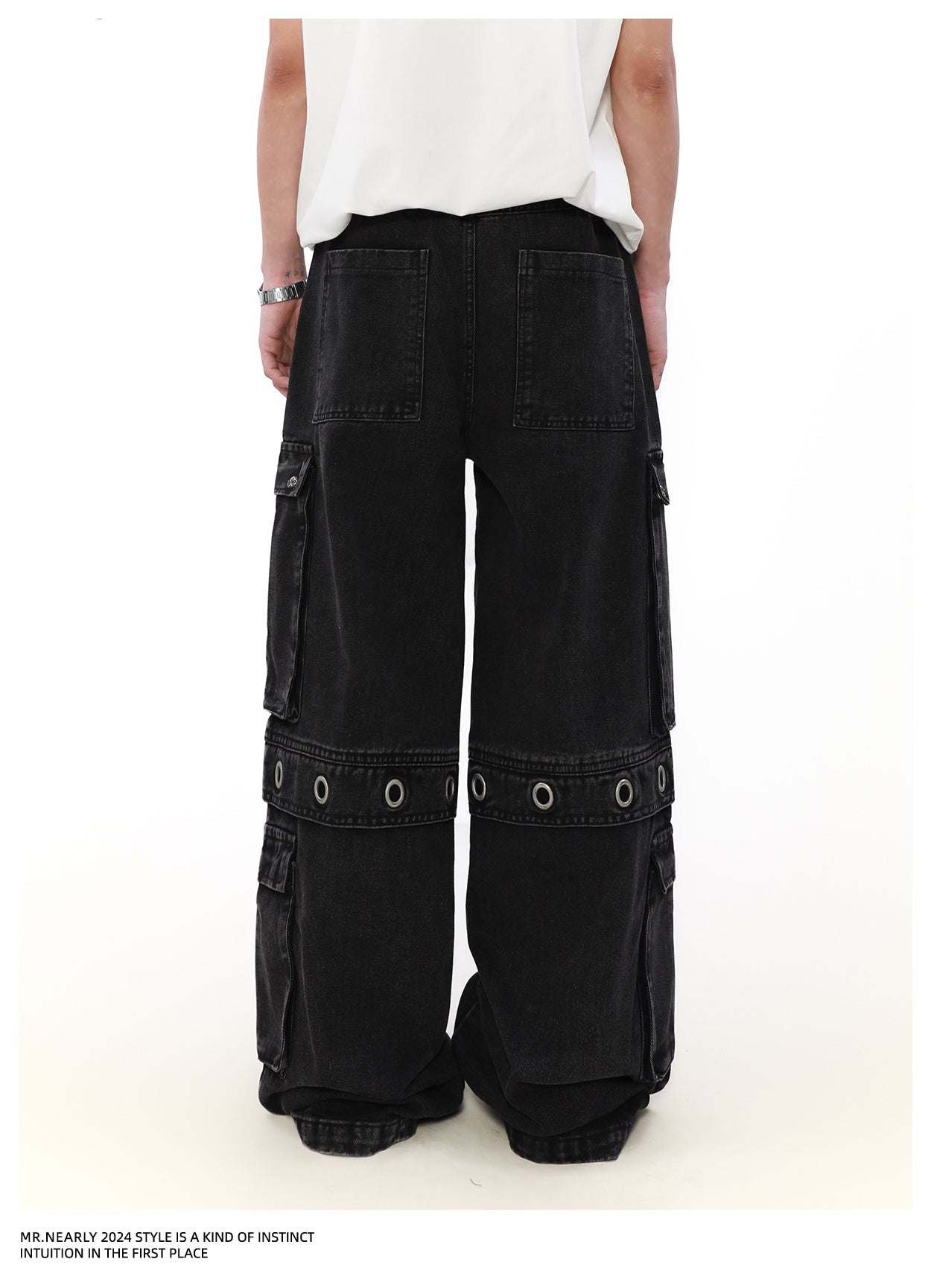 Multi-pocket straight jeans
