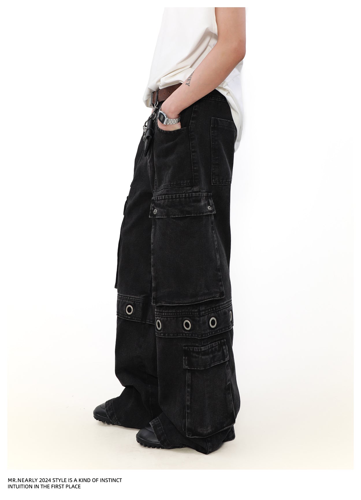 Multi-pocket straight jeans
